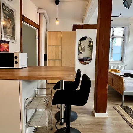 Geraeumiges In Der Altstadt Mit Kueche & Kingsize Bett In エスリンゲン