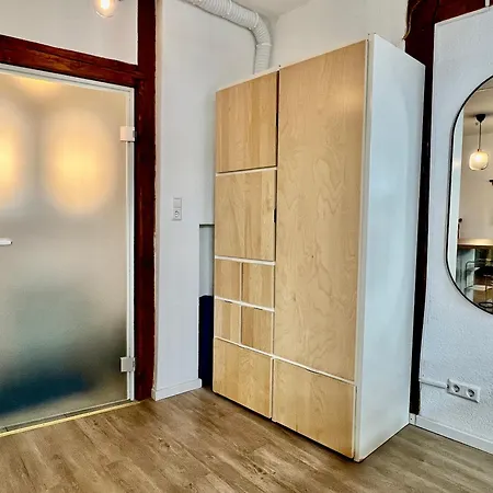 Geraeumiges In Der Altstadt Mit Kueche & Kingsize Bett In